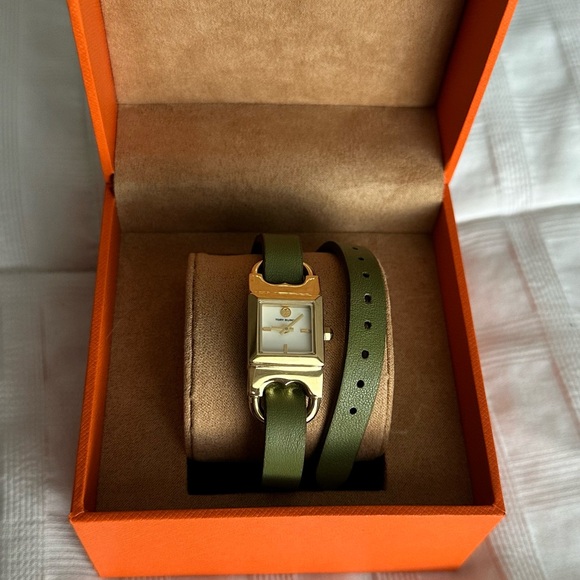 Tory Burch Double T Link Women's Watch w/ a Reversible Leather Strap Wrap Design - Picture 10 of 11